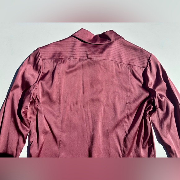 St. John Silk Satin Elegant Pink Mauve Button Up Blouse, Pleated, Stitching, 4 - Picture 10 of 16